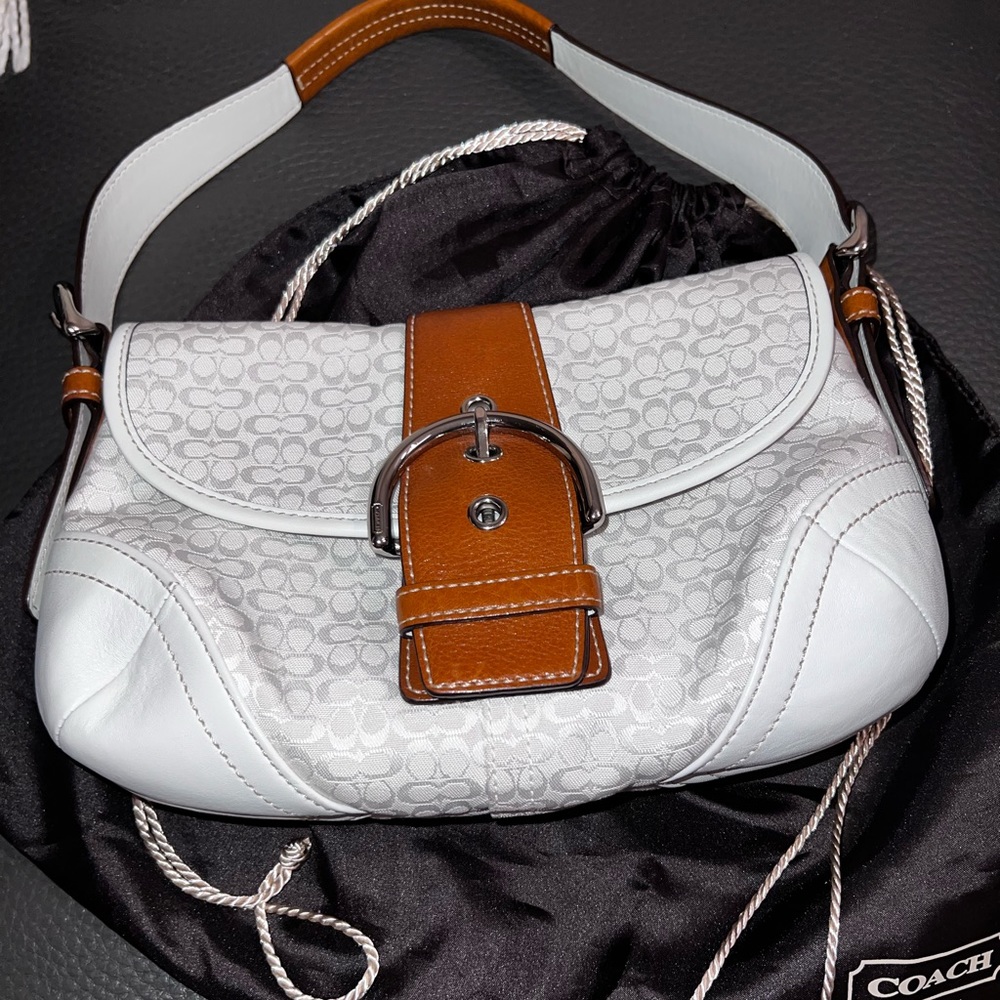 Beautiful white/cream color handbag 👜 🤍🤎super sexy & day to day or outing